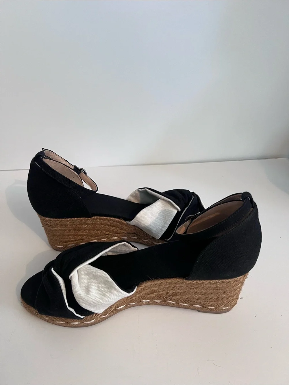 NWT Castañer Black & White Knot Ankle-Strap Espadrille Wedges, Size EU 40.